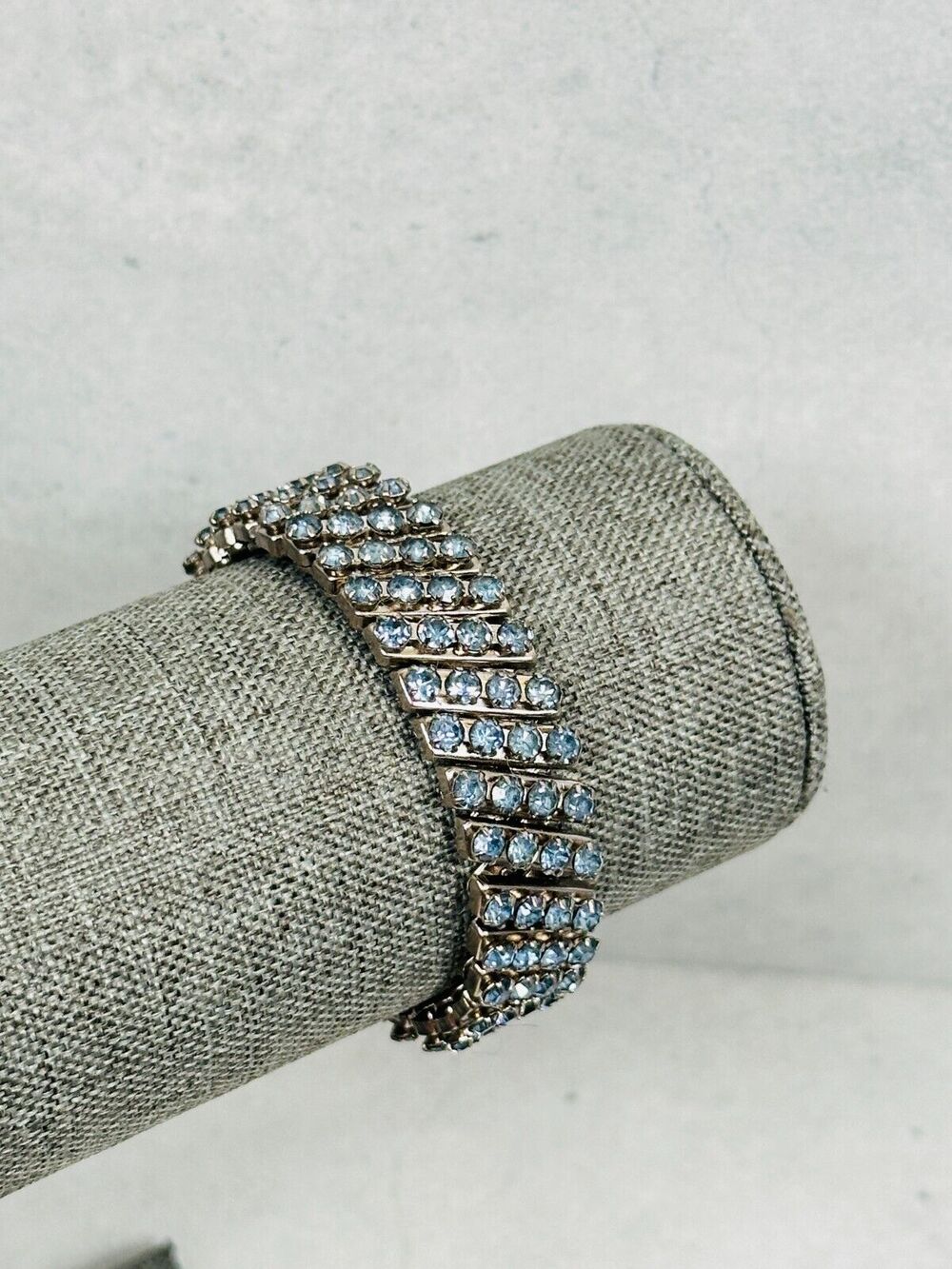 VTG Bracelet Blue Rhinestone Stretchy Expandable 15mm Wide Silver Tone Jewelry